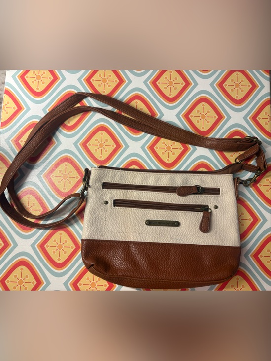 Stone Mountain Accessories Handbags - Stone Mountain Crossbody Shoulder Bag in White and Brown 🌵